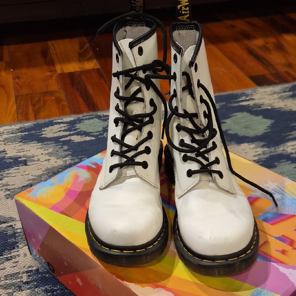 White Doc Martens AIR WAIR Size 9 Women
